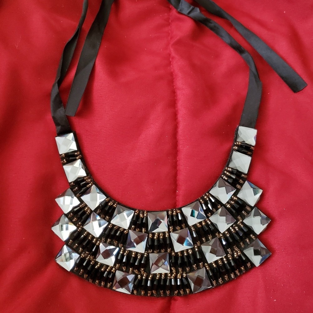 Choker neck piece
